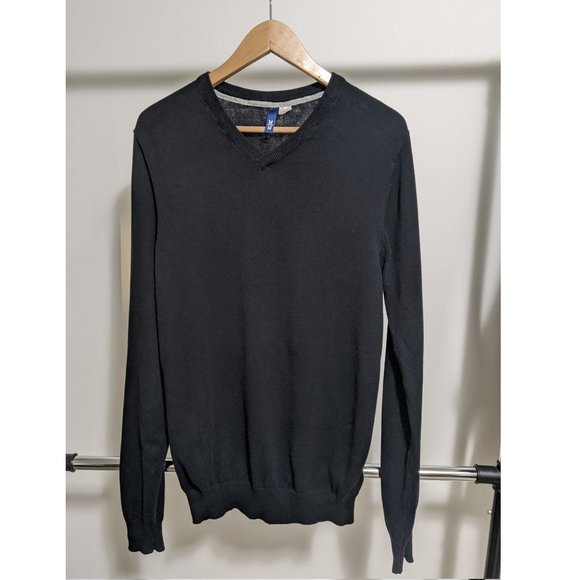 H&M -  medium solid black v neck cotton sweater - Picture 1 of 3